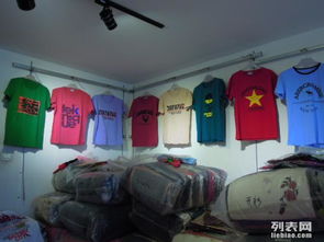 北京服装鞋帽箱包批发市场探秘 外贸男装T恤品牌低价批发，8元起购的财富密码